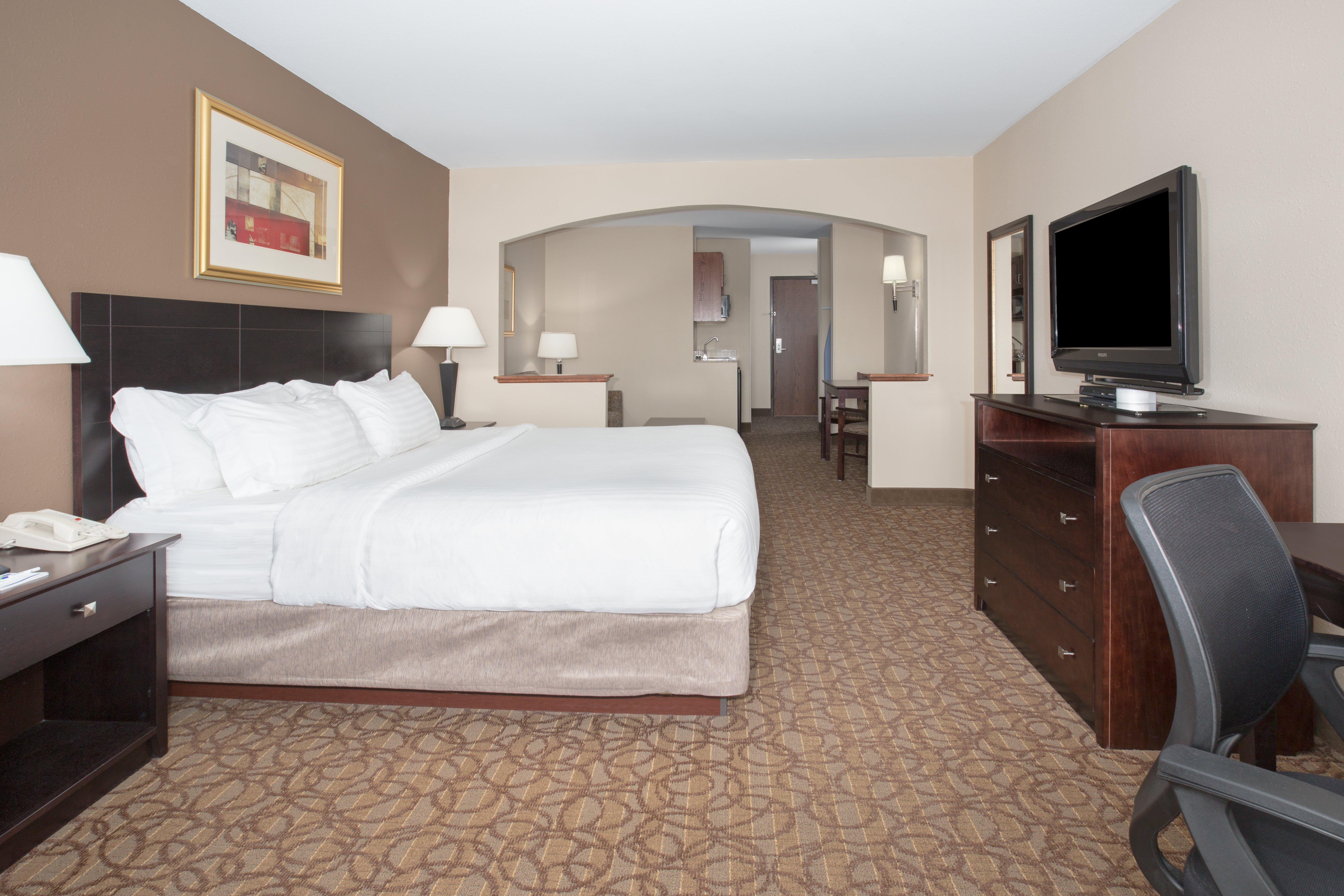 Holiday Inn Express Hotel & Suites Concordia Us 81 By Ihg Exterior photo