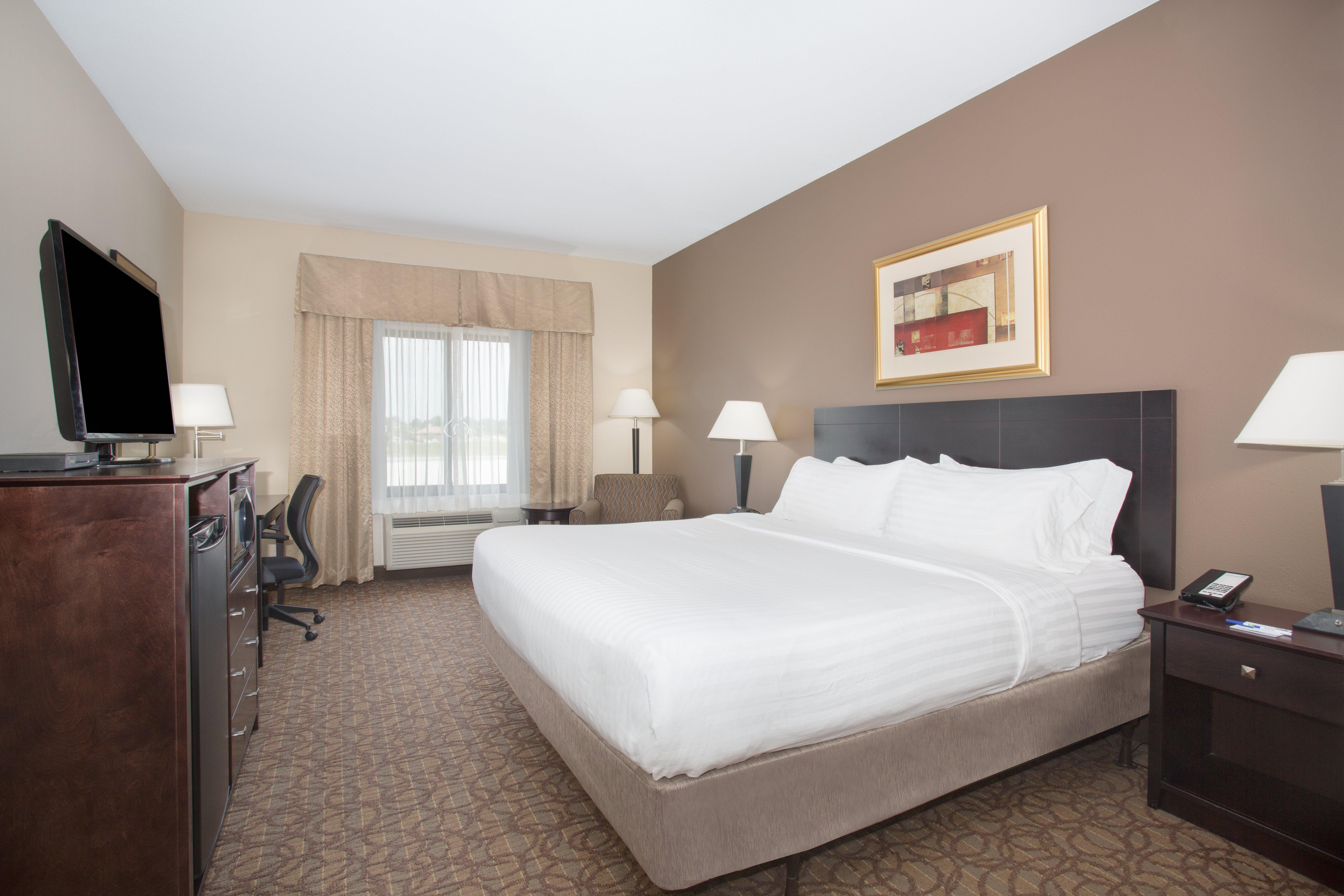 Holiday Inn Express Hotel & Suites Concordia Us 81 By Ihg Exterior photo
