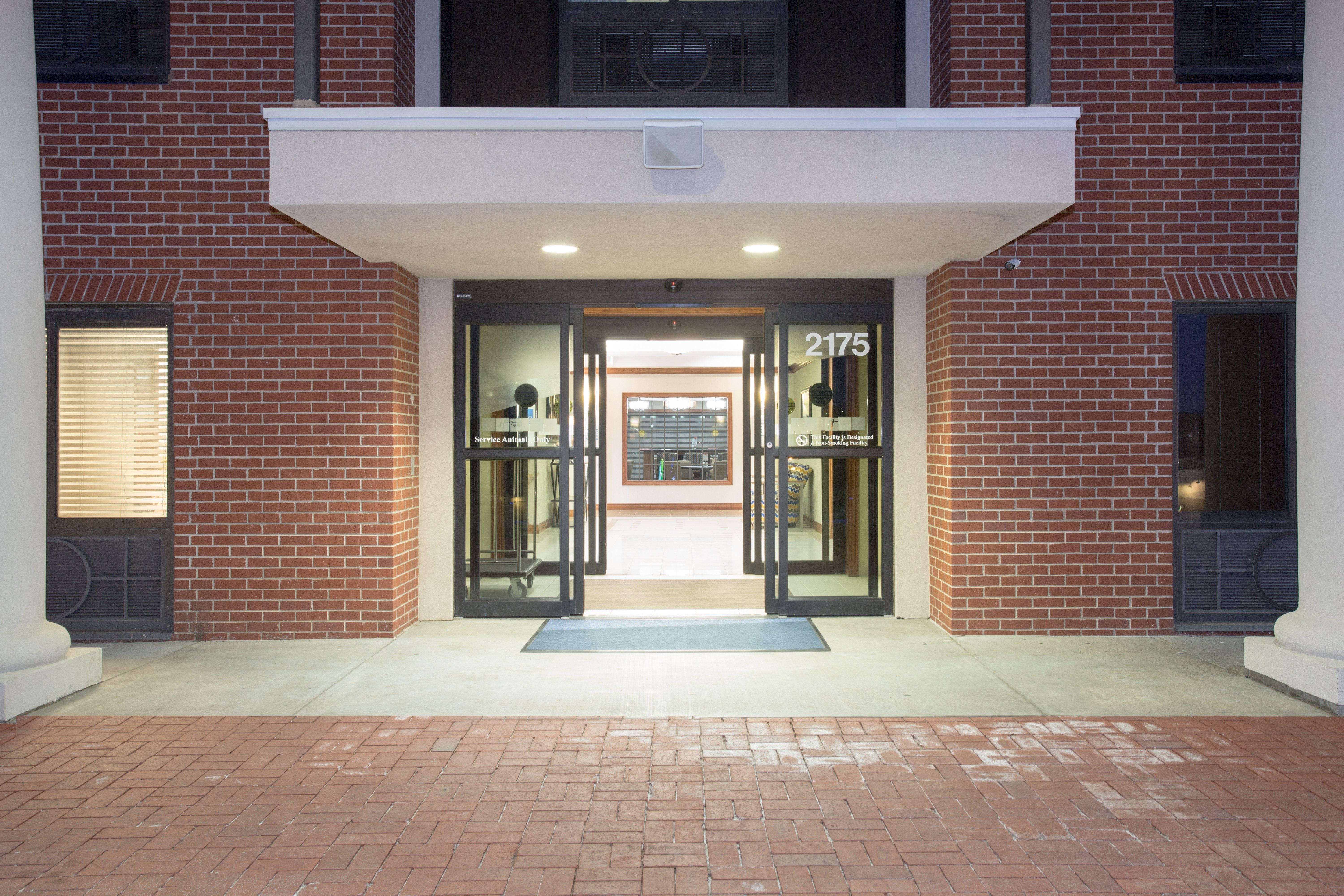 Holiday Inn Express Hotel & Suites Concordia Us 81 By Ihg Exterior photo