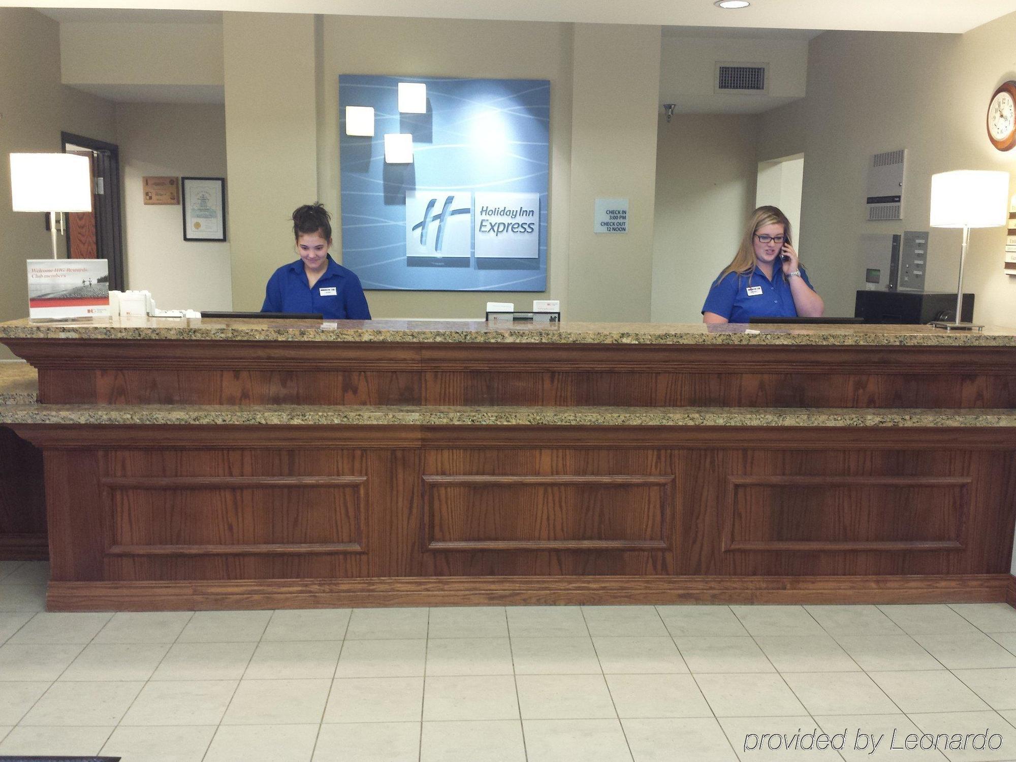 Holiday Inn Express Hotel & Suites Concordia Us 81 By Ihg Exterior photo