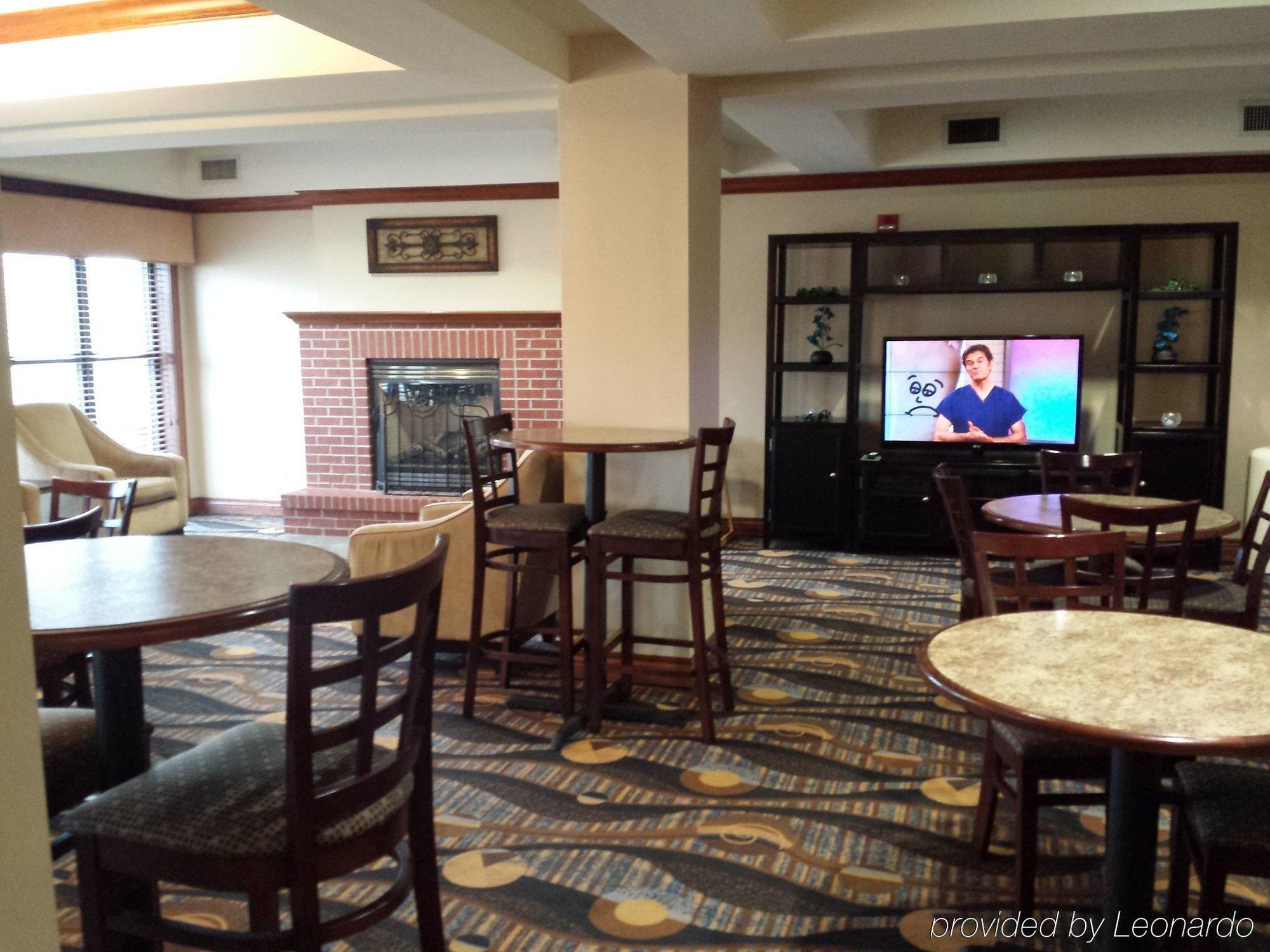 Holiday Inn Express Hotel & Suites Concordia Us 81 By Ihg Exterior photo