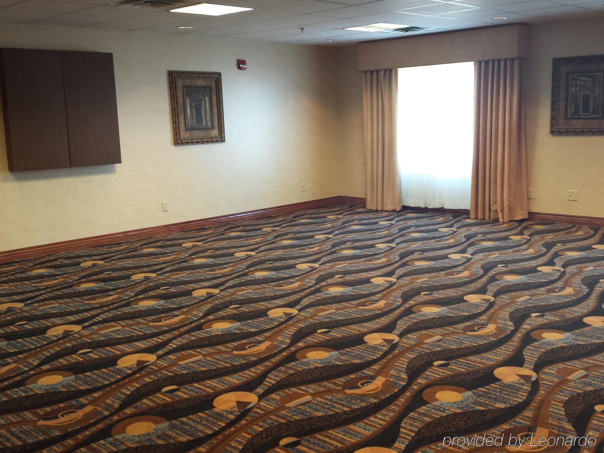 Holiday Inn Express Hotel & Suites Concordia Us 81 By Ihg Exterior photo