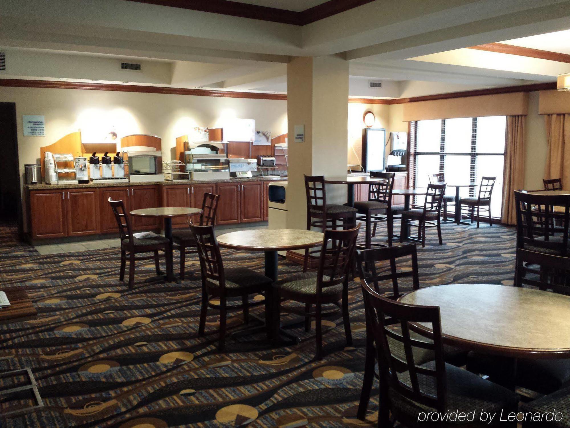 Holiday Inn Express Hotel & Suites Concordia Us 81 By Ihg Exterior photo