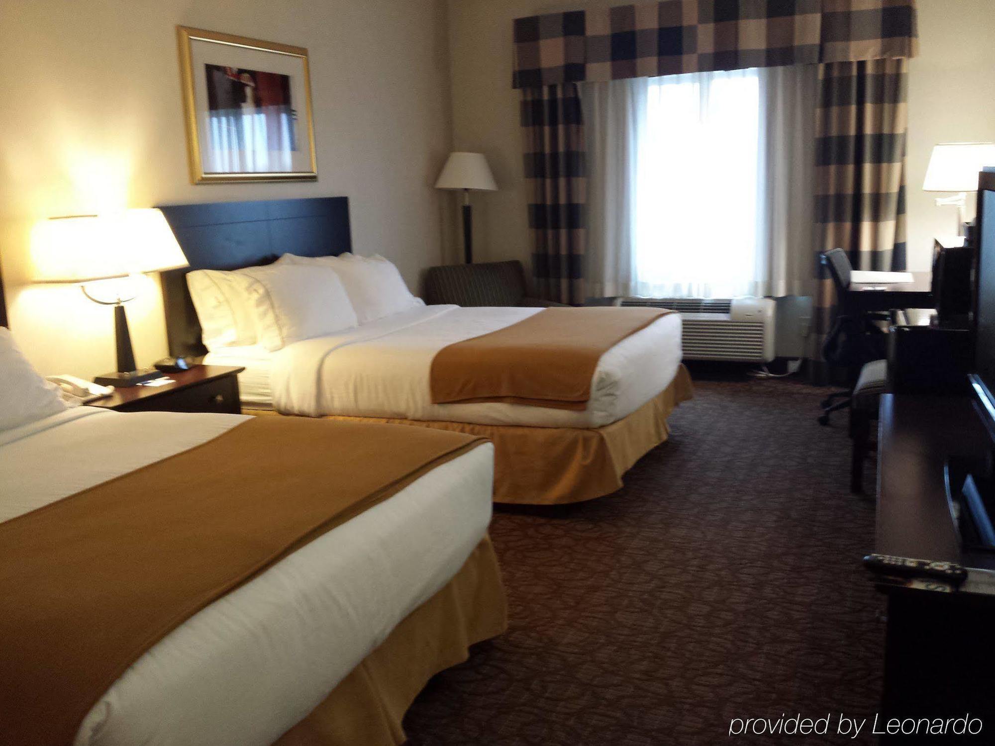 Holiday Inn Express Hotel & Suites Concordia Us 81 By Ihg Exterior photo