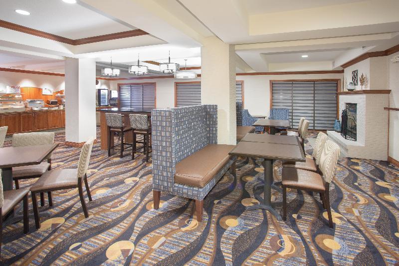 Holiday Inn Express Hotel & Suites Concordia Us 81 By Ihg Exterior photo